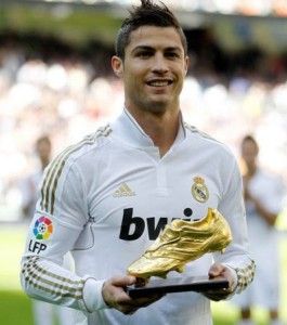 soulier-d-or-2011-oblige-cristiano-ronaldo-est-bien-entendu-sur-le-podium-mais-a-la-3e-place-seulement-grace-a-ses-53-buts_41039_w460_m